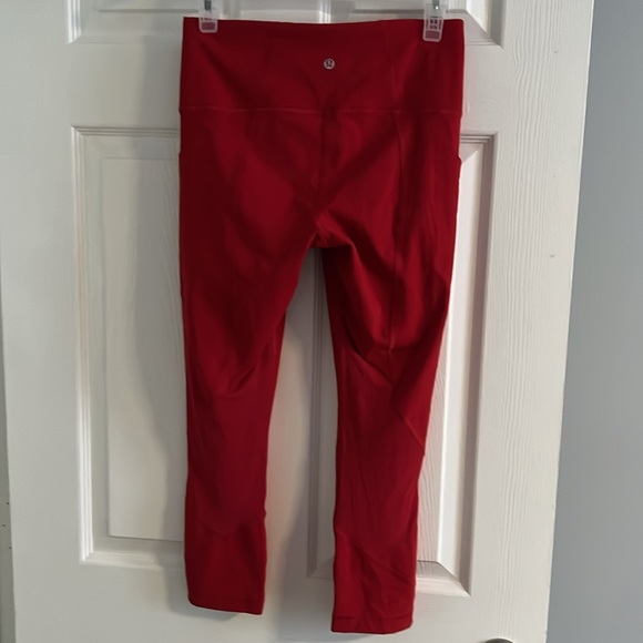 Lululemon crop yoga pants with lots of pockets - Size 6 - Picture 2 of 11